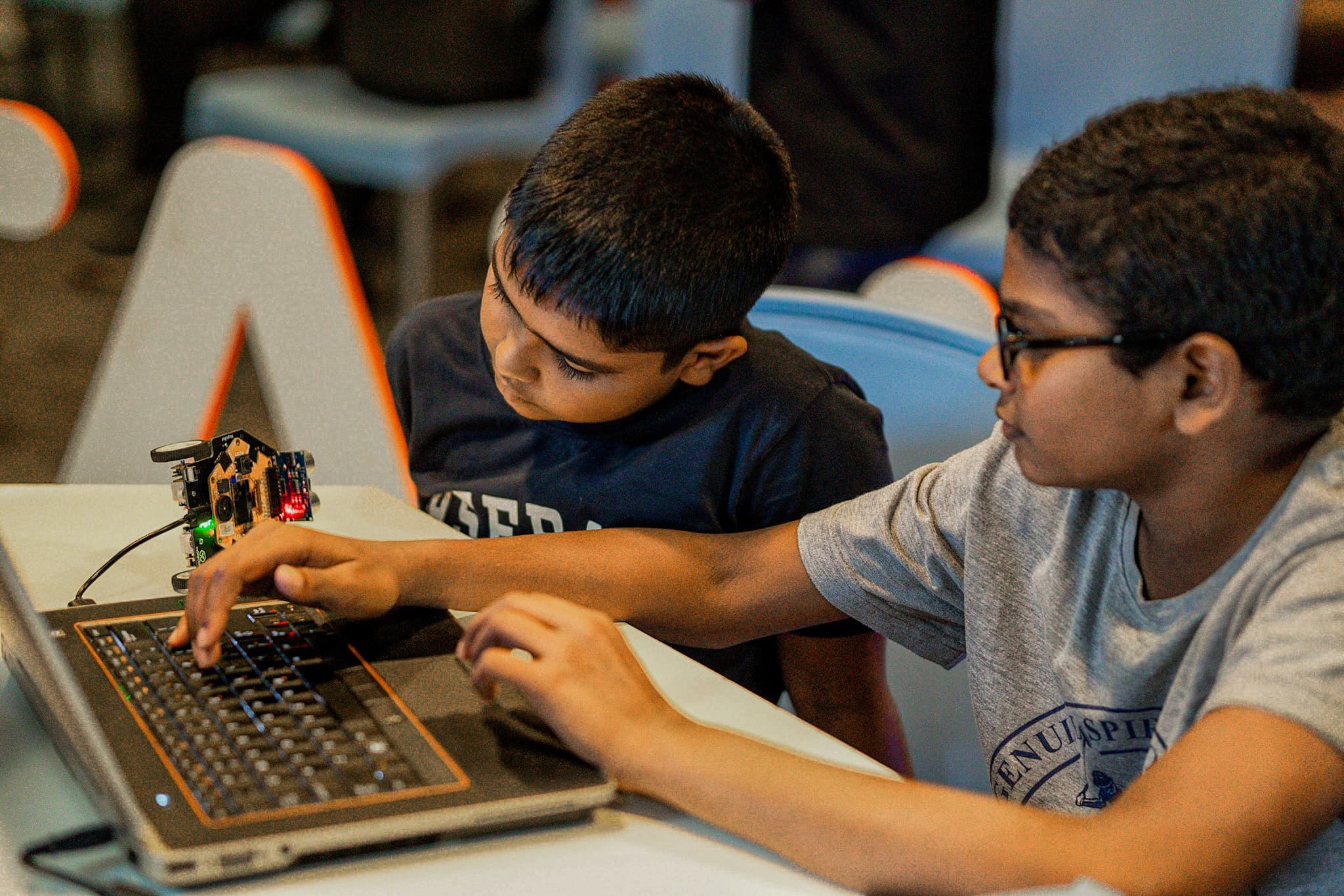 Kids coding with robot